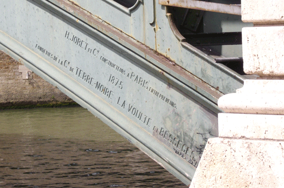 La signature du constructeur du  Pont de Sully