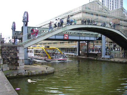 Le pont levant du canal de l'Ourcq